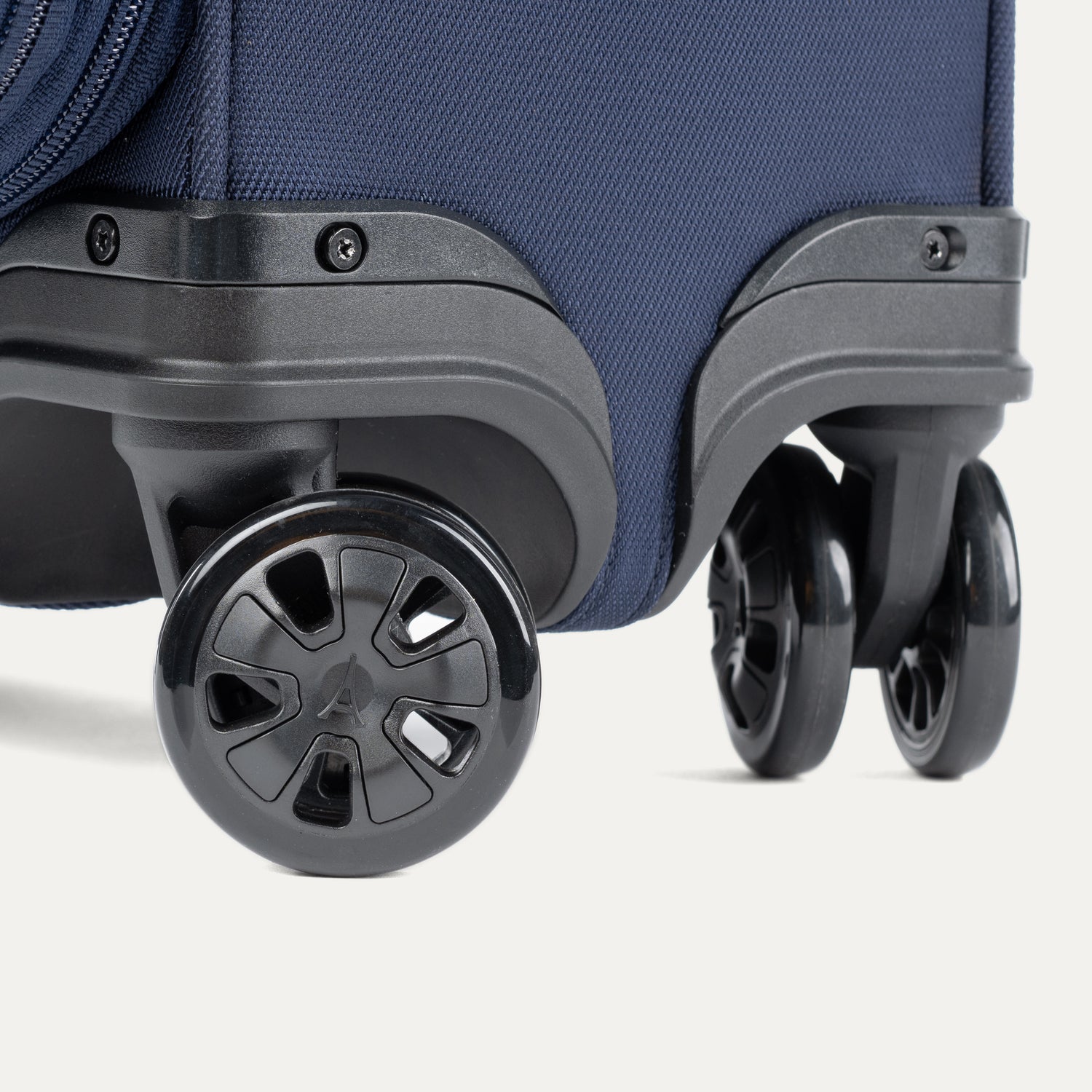 Crew™ Classic Compact Carry-On Spinner