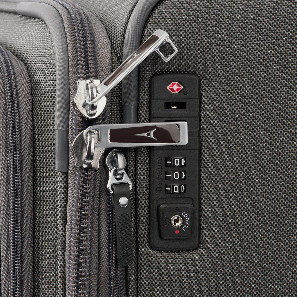 Platinum® Elite Large Check-In Spinner