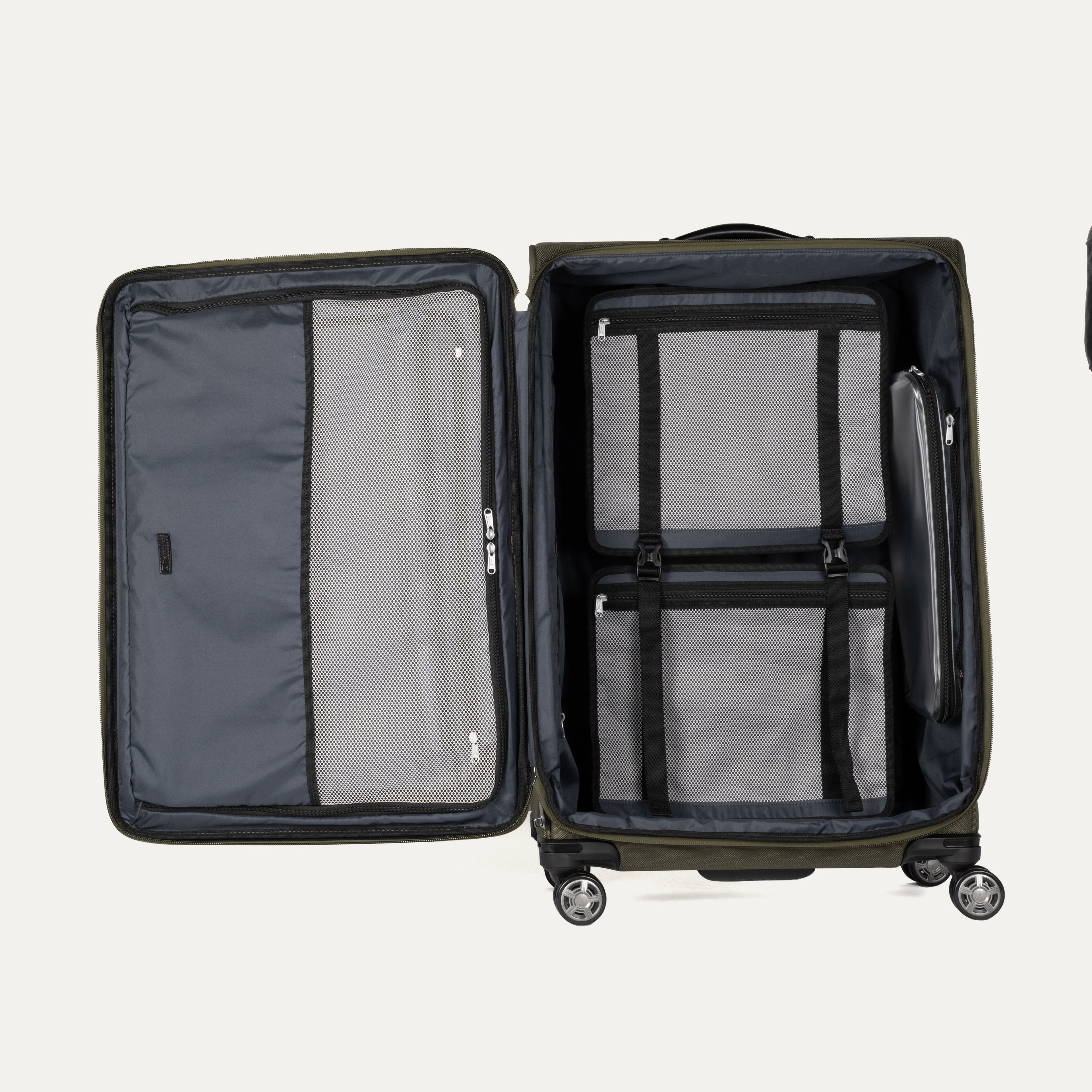 Platinum® Elite Large Check-In Spinner