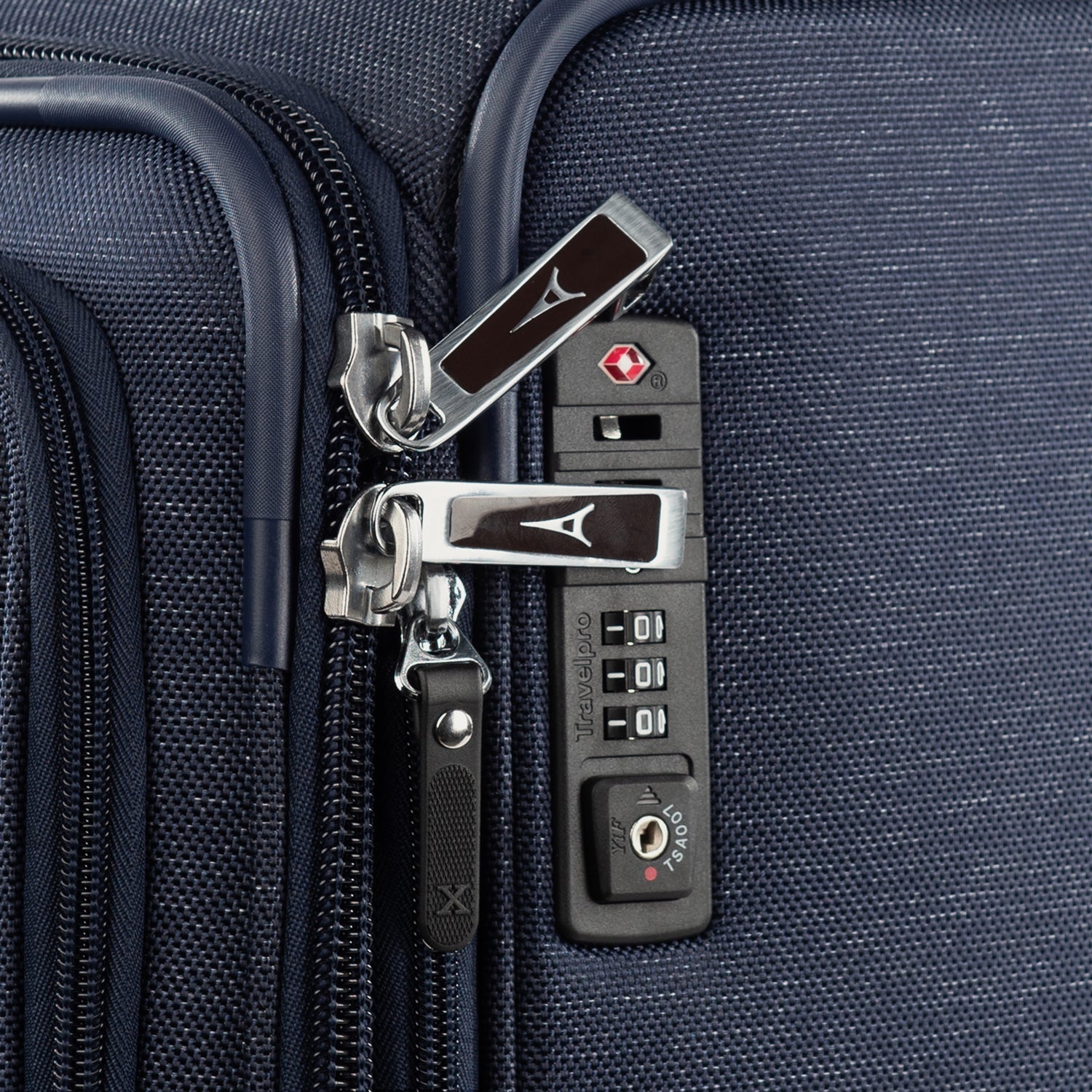 Platinum® Elite Large Check-In Spinner