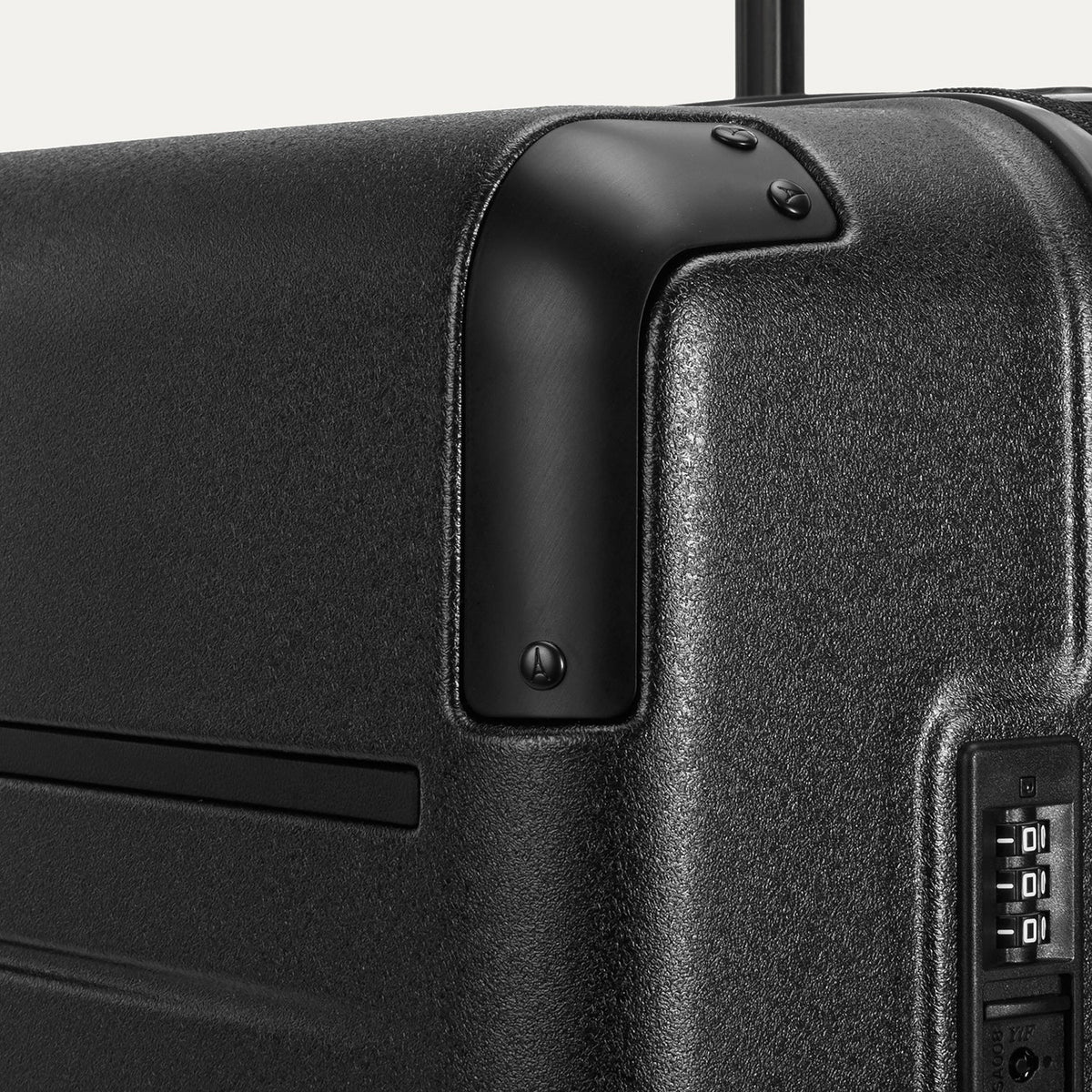 Platinum® Elite Medium Check-In Hardside Spinner